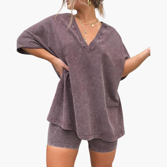 Women’s two-piece set with short sleeves and shorts