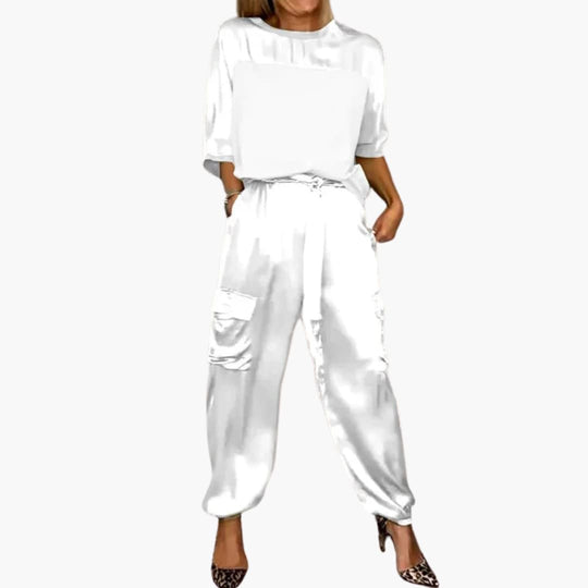Women’s two-piece set with short sleeves and trousers