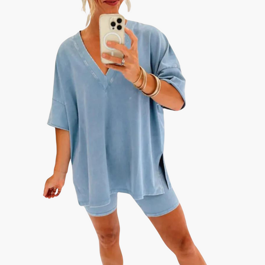 Women’s two-piece set with short sleeves and shorts