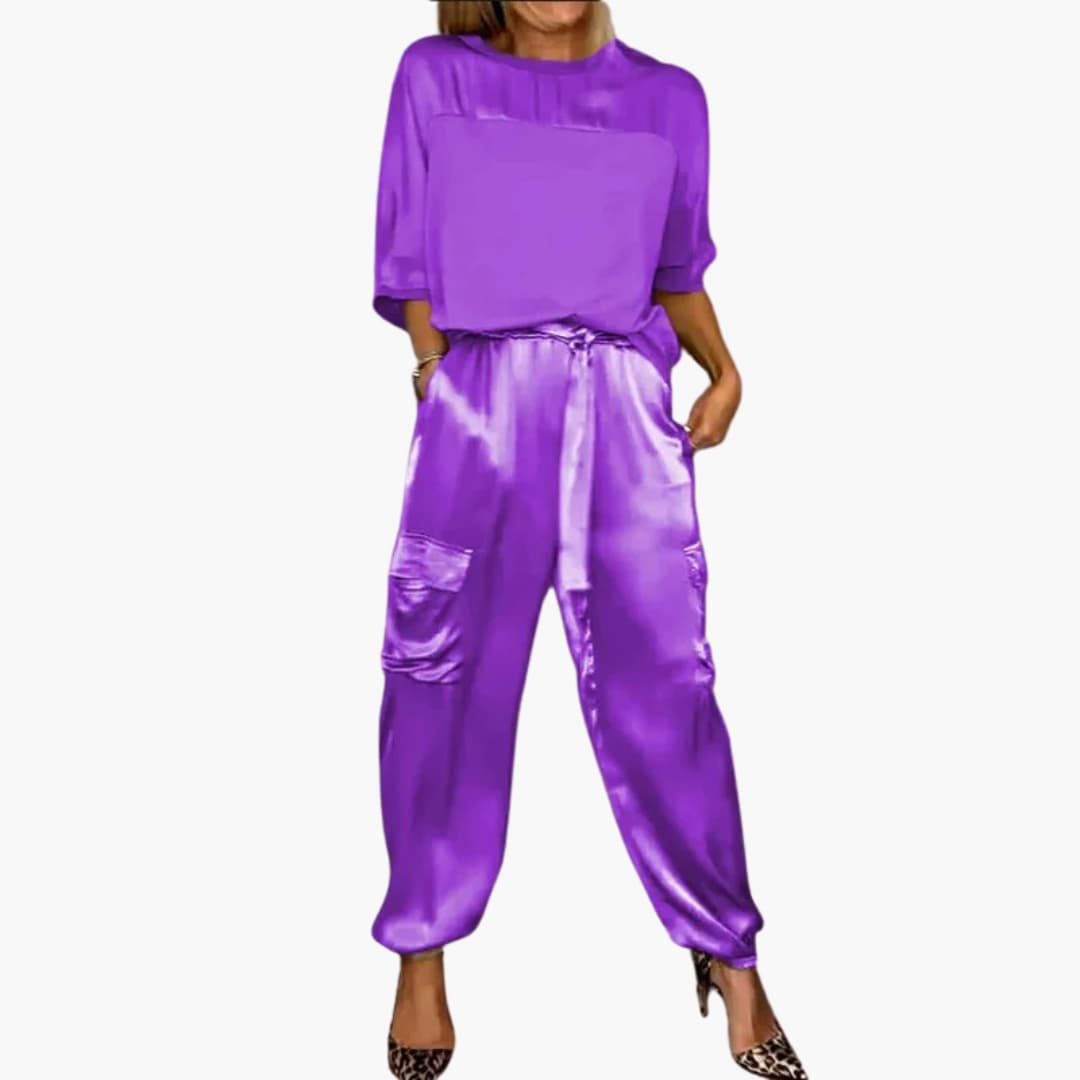 Women’s two-piece set with short sleeves and trousers