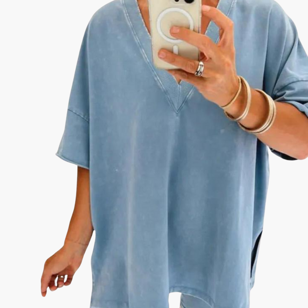 Women’s two-piece set with short sleeves and shorts