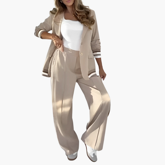 Women’s two-piece set with short sleeves and trousers