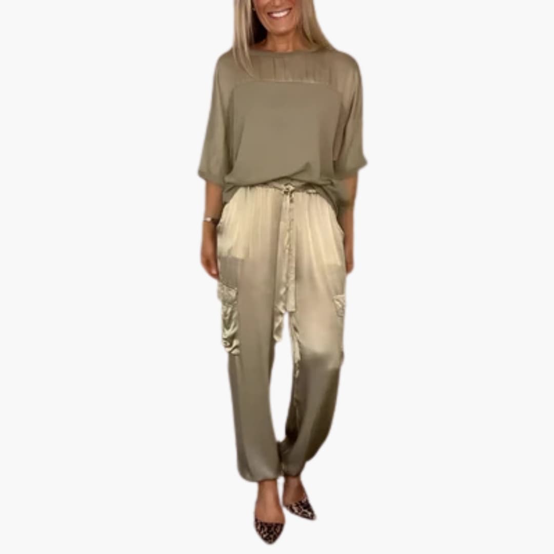 Women’s two-piece set with short sleeves and trousers