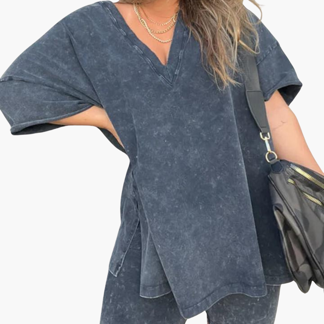 Women’s two-piece set with short sleeves and shorts