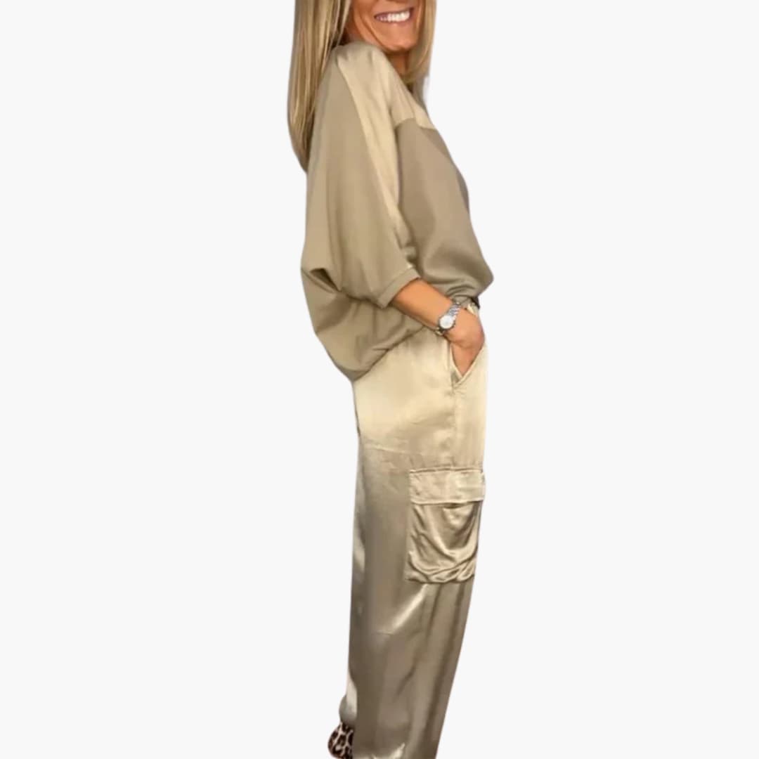 Women’s two-piece set with short sleeves and trousers