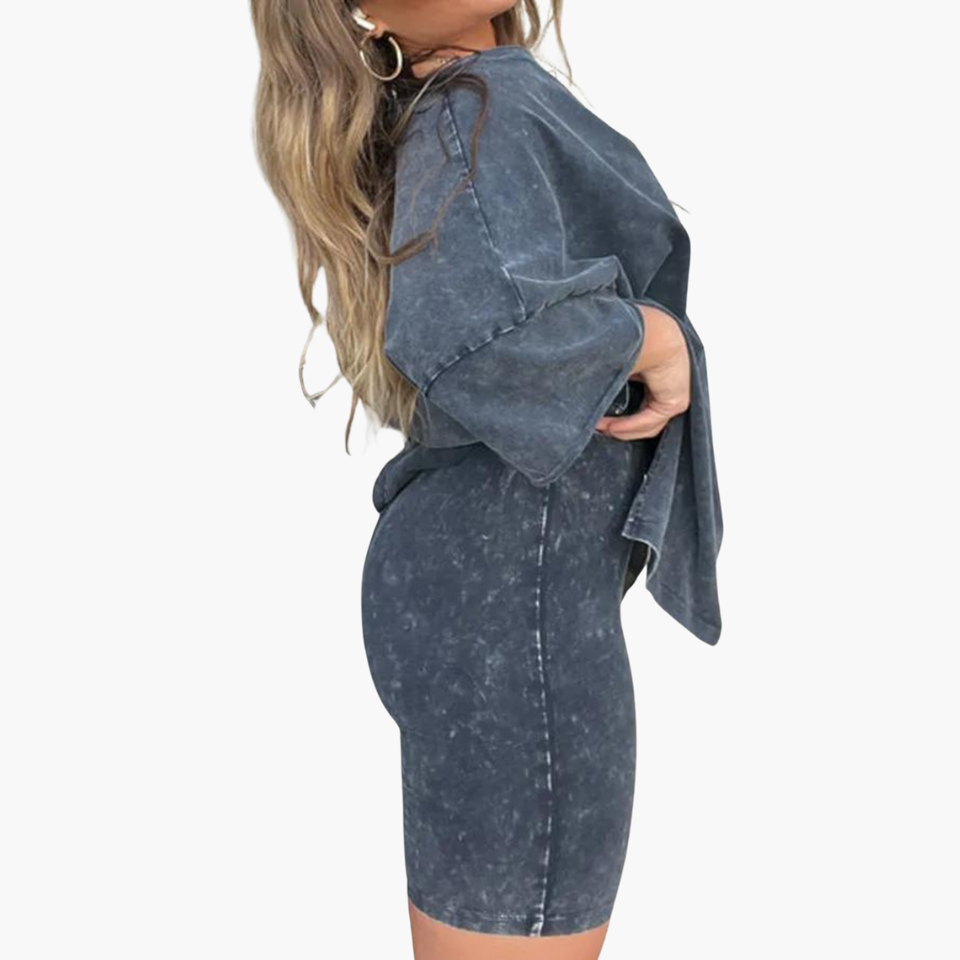 Women’s two-piece set with short sleeves and shorts