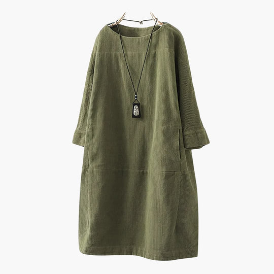Women’s tunic dress with crew neckline and patch pockets