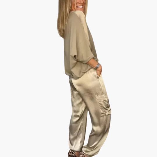 Women’s two-piece set with short sleeves and trousers