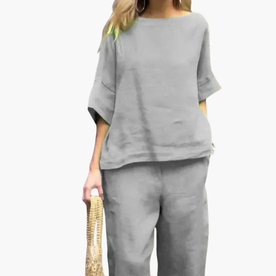 Women’s Two-Piece Set with Relaxed Top and Cropped Trousers