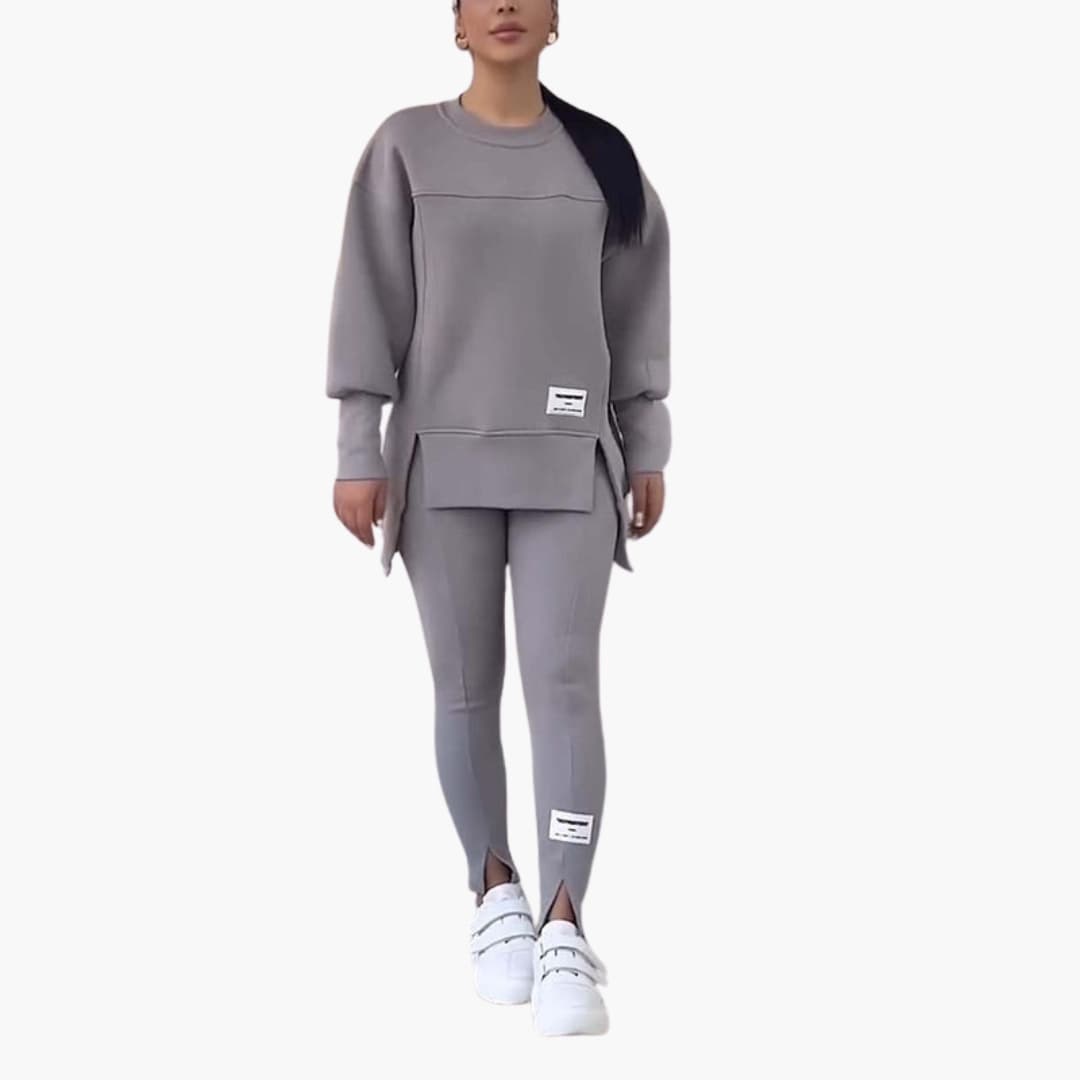 Women’s two-piece set with long sleeves and trousers