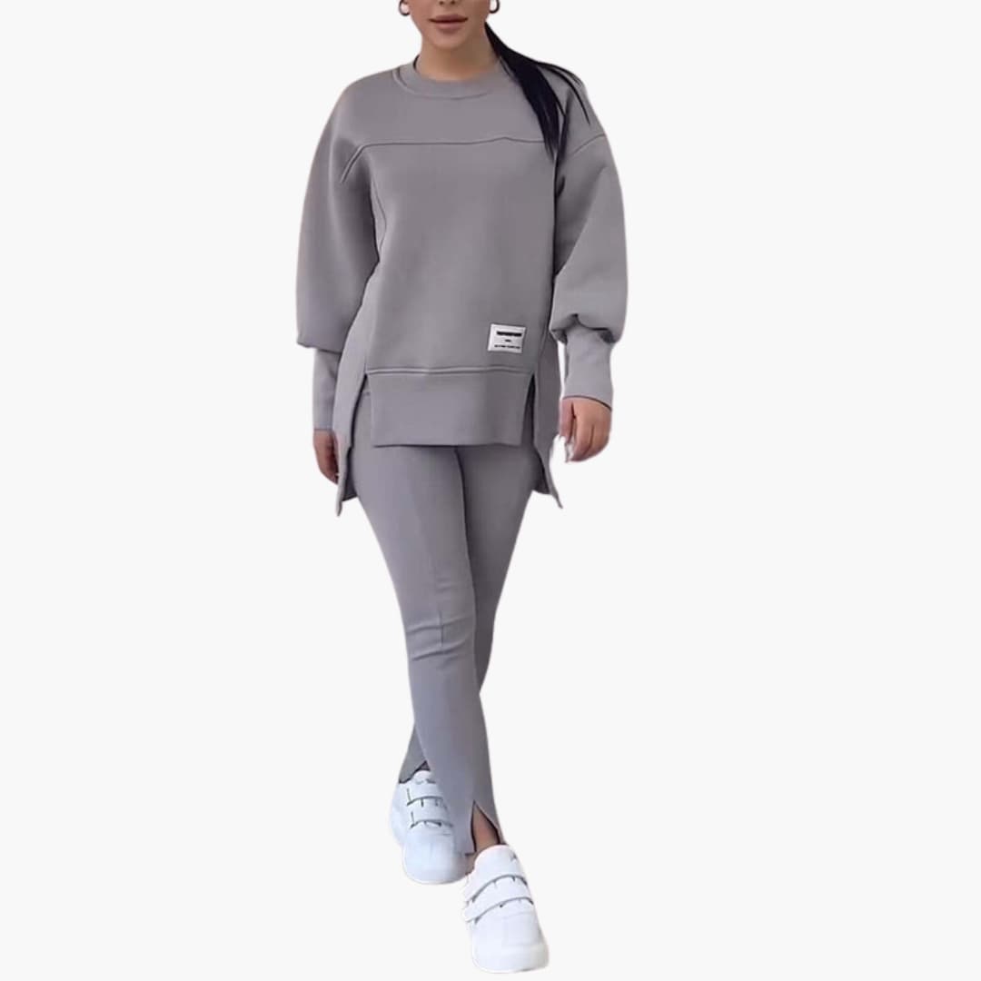 Women’s two-piece set with long sleeves and trousers
