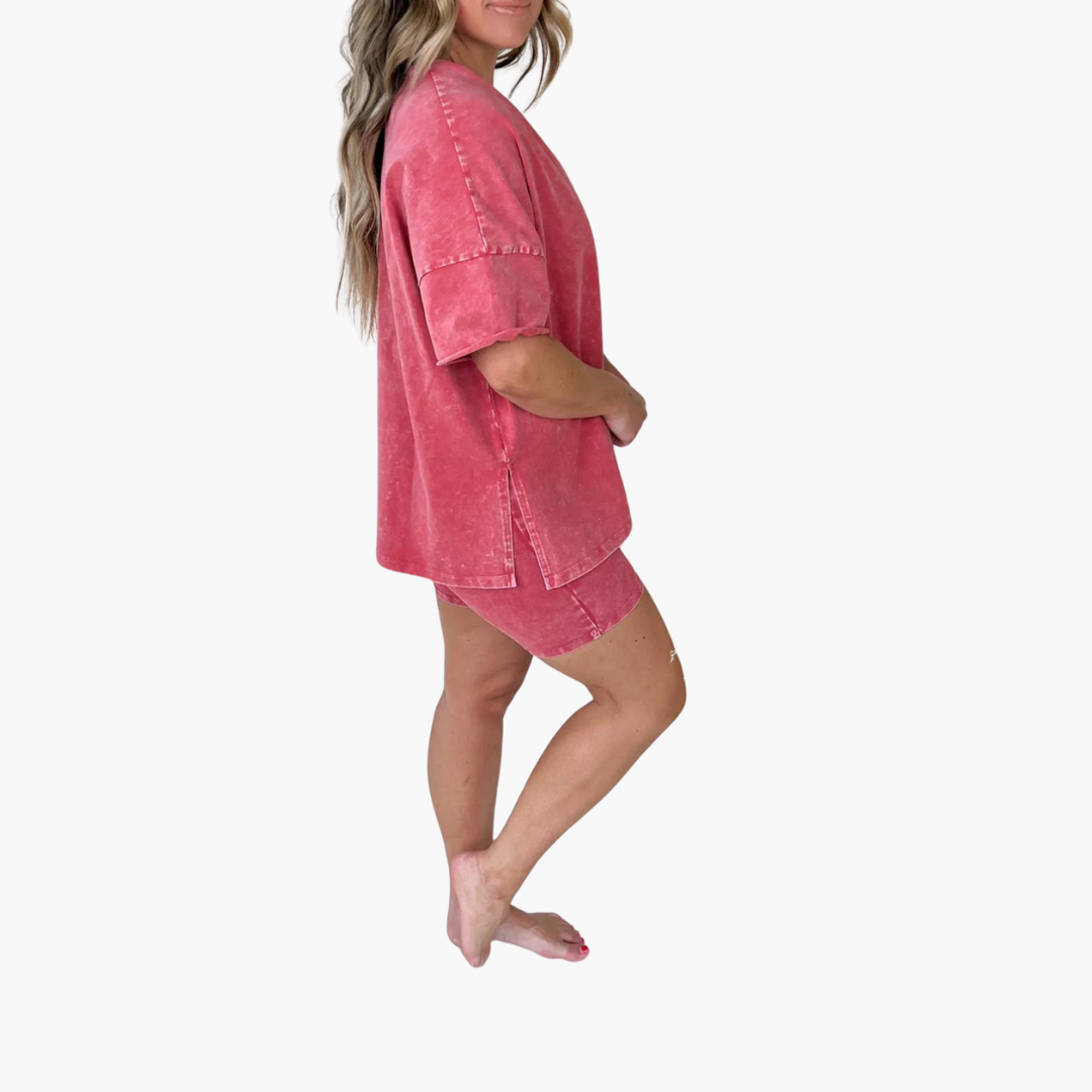 Women’s two-piece set with short sleeves and shorts