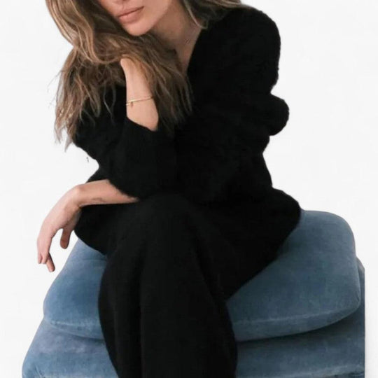 Women’s V-Neck Jumper with Long Sleeves and Relaxed Fit