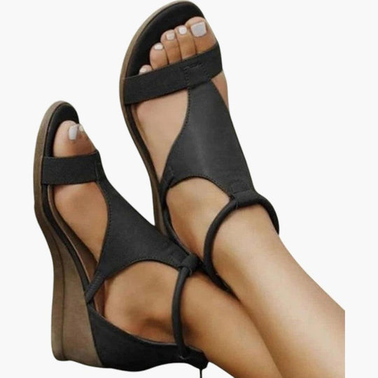 Women’s Sandals with Adjustable Straps and Cushioned Sole